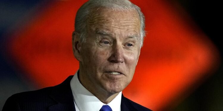 Biden le responde a Putin con el castigo económico y refuerzo militar
