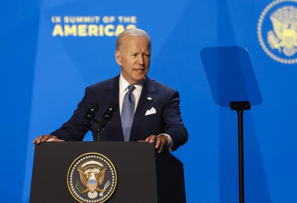 Biden llama a la unidad en una Cumbre de las Américas marcada por exclusiones