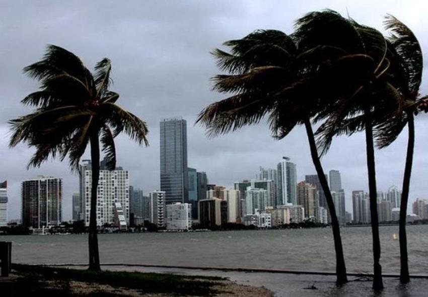 Sur de Florida se prepara para la llegada de un posible ciclón tropical