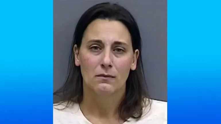 Acusan a maestra de tener relaciones sexuales con estudiante