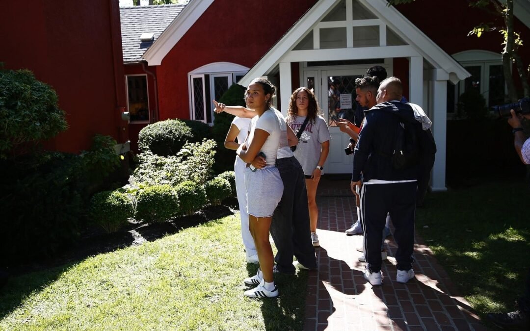 Alguacil de Texas investiga el traslado de migrantes a Martha’s Vineyard