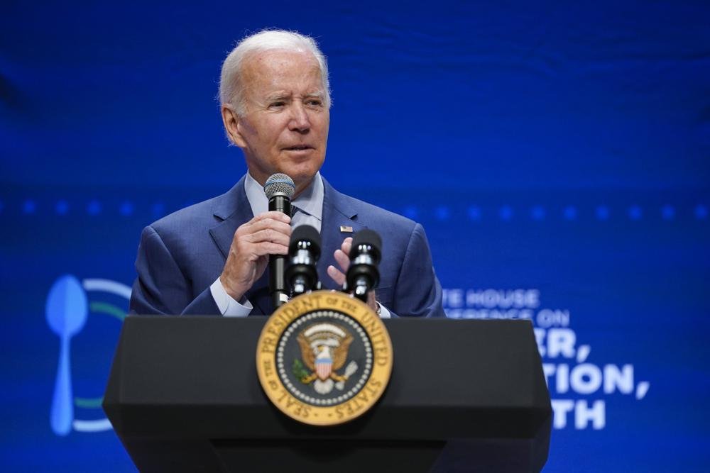 Biden pide a industria petrolera no subir precios por huracán