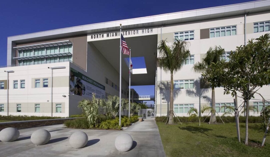 Cerraron escuela por reporte de un arma