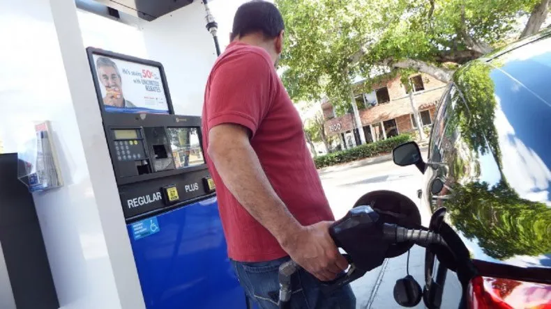 Gasolina vuelve a bajar los precios en Florida