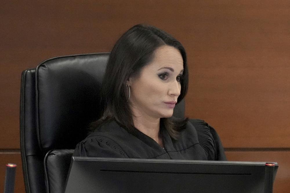 Jueza rechaza petición de la defensa de apartarse del caso del tirador de Parkland