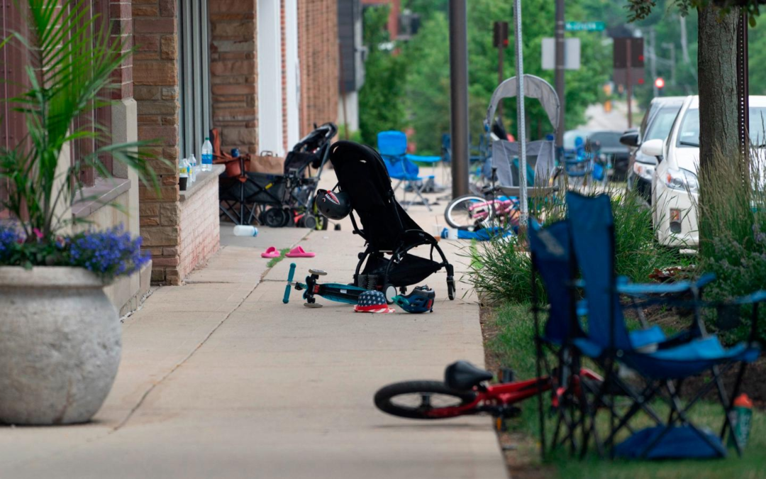 Niño sobreviviente a tiroteo del 4 de julio ya está en casa