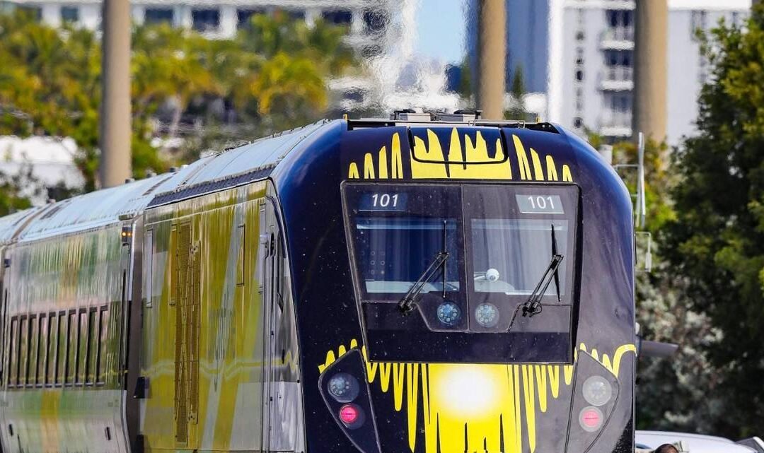 Persona muere tras impactar contra tren Brightline en Hollywood
