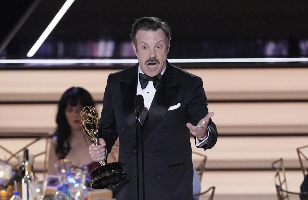 ‘Succession’ y ‘Ted Lasso’ encabezaron la premiación de los Emmy