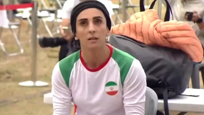 Atleta iraní compitió sin hiyab y genera controversia