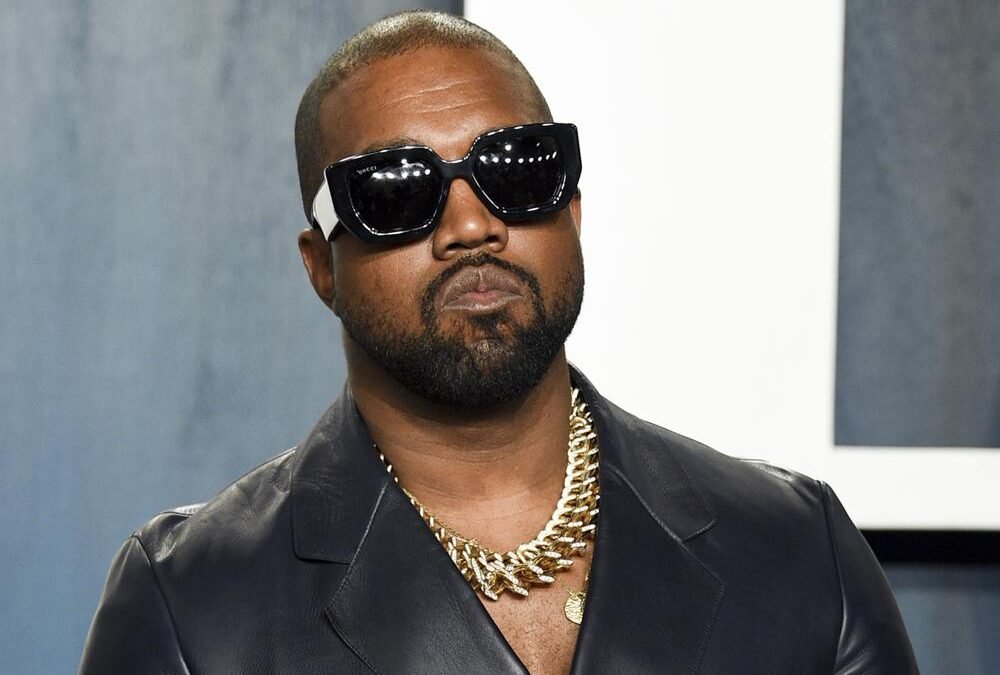 Bloquean redes sociales de Kanye West
