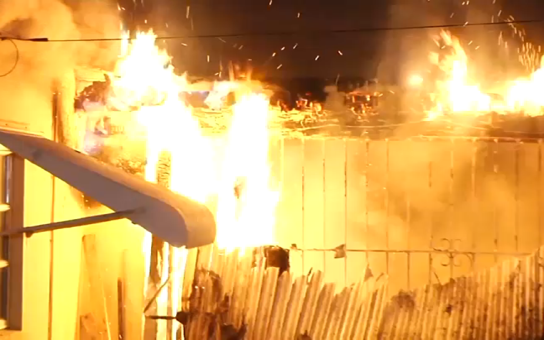 Bomberos enfrentaron gran incendio en casa de North Miami