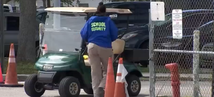 Buscan a hombre por intentar atraer a niña cerca de escuela en Fort Lauderdale