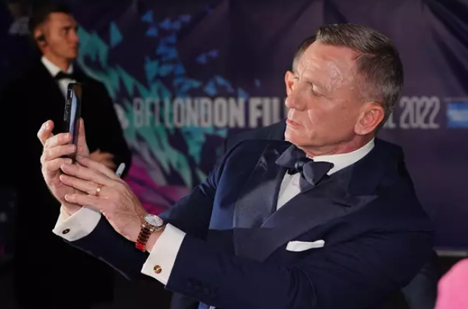 Daniel Craig recibió de la realeza mismo homenaje que a James Bond