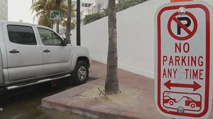 Interponen millonaria demanda contra Miami por parqueos ilegales