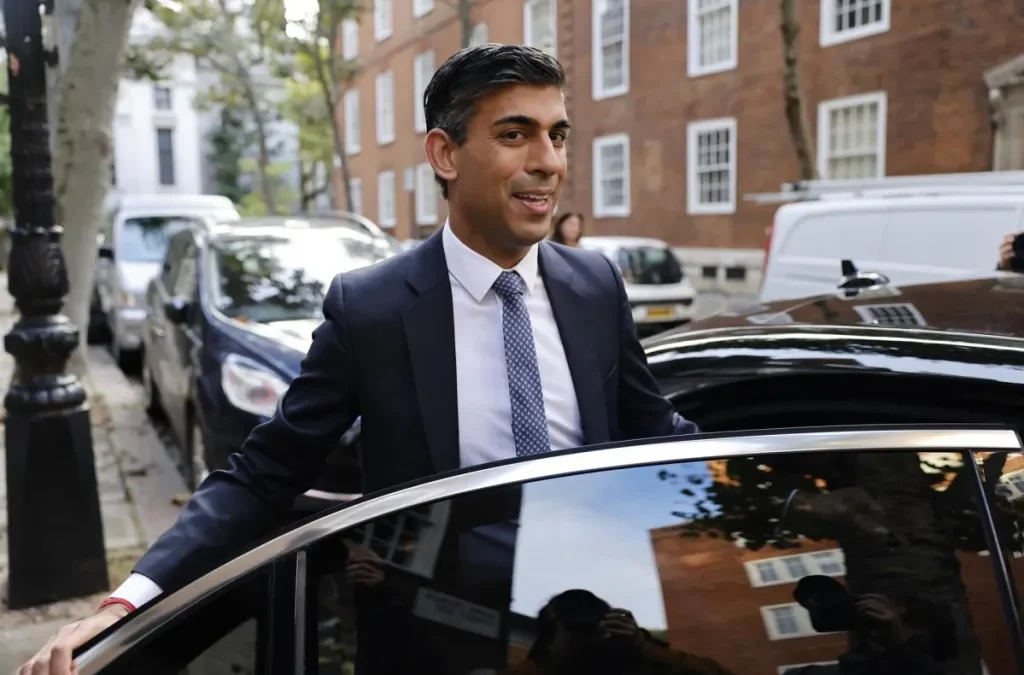 Sunak asumirá cargo de primer ministro tras reunirse con Carlos III