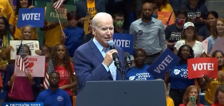 Biden busca votos en Florida y califica a DeSantis como “Trump reencarnado”
