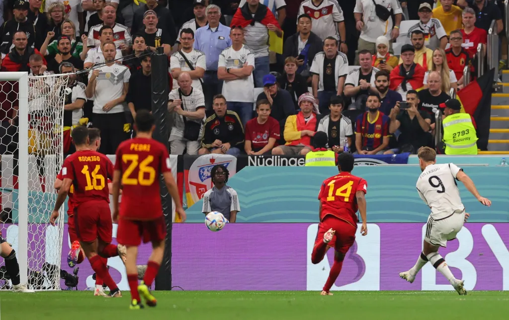 España y Alemania empatan y se jugarán el pase en la última jornada