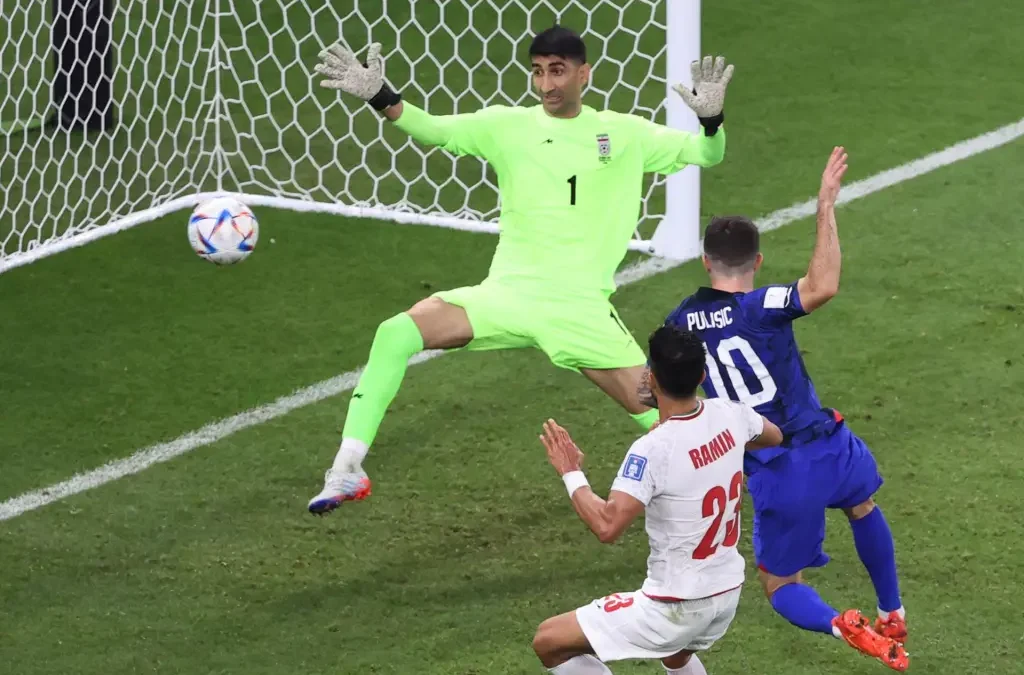 Estados Unidos gana a Irán y se mete en octavos