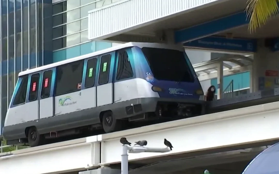 Miami-Dade planea extender servicio de Metromover a Miami Beach