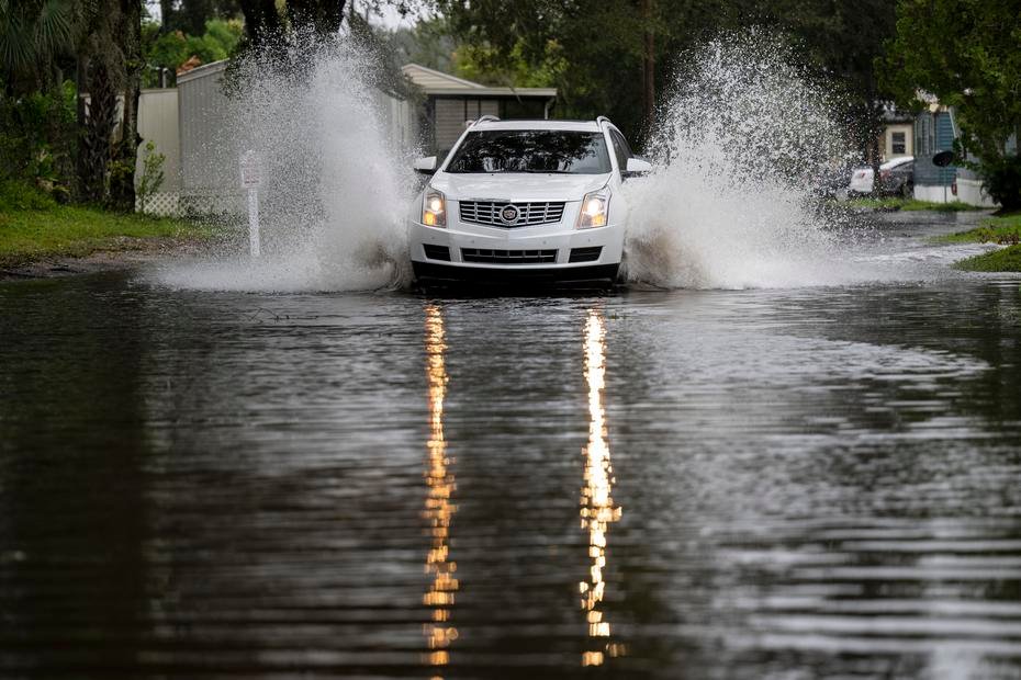 Nicole deja al menos 4 muertos tras su paso por Florida