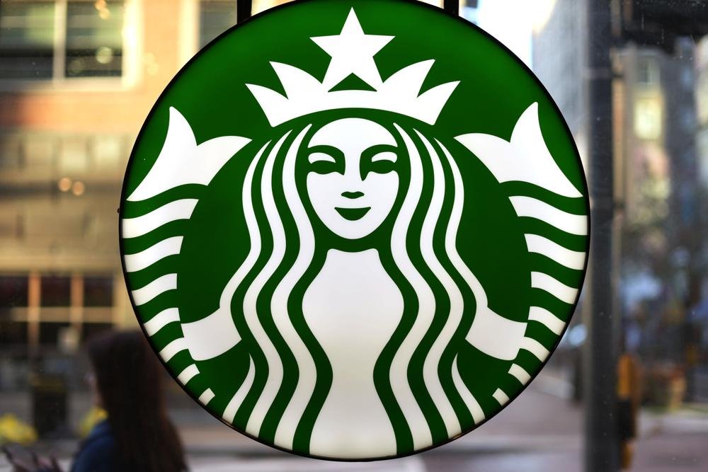 Trabajadores de Starbucks planean huelgas en más de 100 tiendas de EEUU