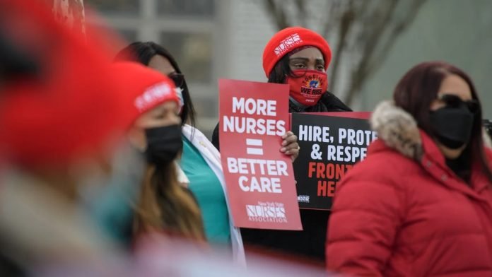 Enfermeras de Nueva York amenazan con ir a huelga