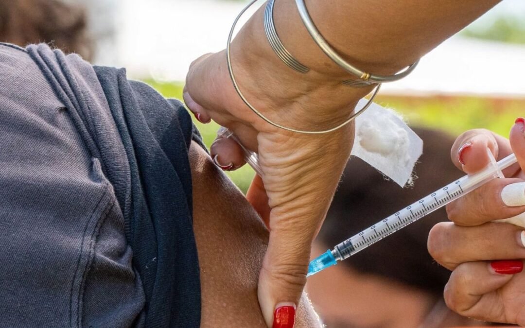 Escuelas de Miami-Dade ofrecen plan de vacunación gratuito en enero