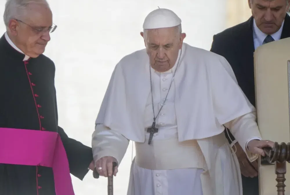 Papa escribió nota de renuncia en caso de impedimento de salud