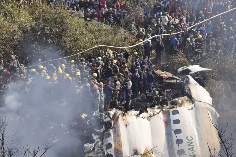 Al menos 68 muertos tras estrellarse avión en Nepal
