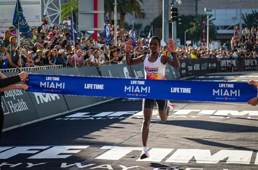 Más de 18,000 corredores participaron en el Maratón de Miami 2023
