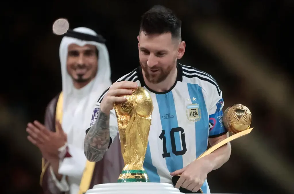 Messi quería recibir la copa de manos de Maradona