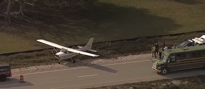 Piloto aterrizó de emergencia en carretera de Broward