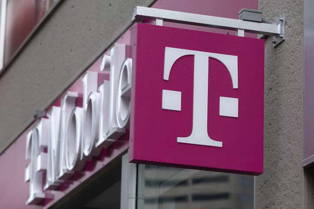 Robaron datos de millones de clientes de T-Mobile
