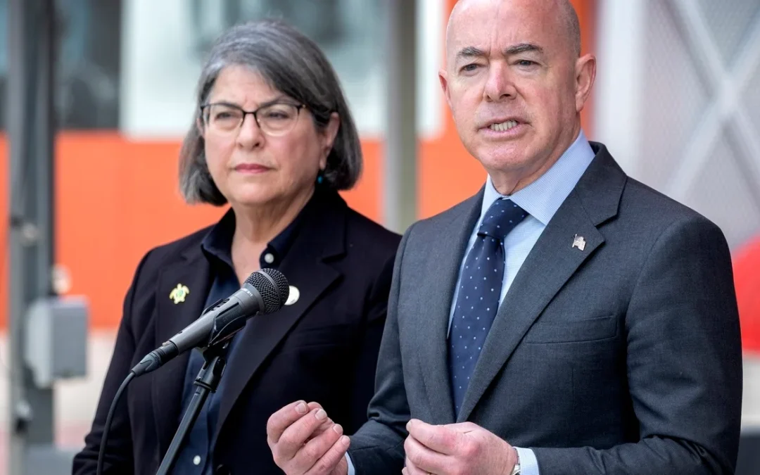 Secretario de Seguridad Nacional declaró desde Miami sobre medidas migratorias