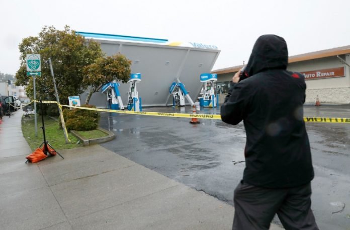 Tormenta en California dejó muertes y miles sin energía