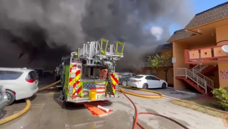 Unas 200 personas desplazadas tras incendio en apartamentos de Miami-Dade