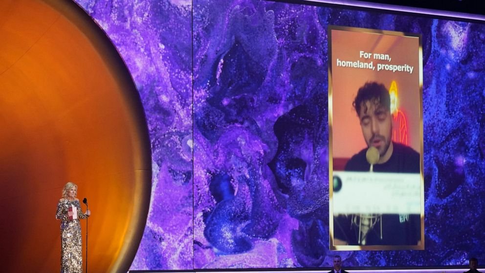 Cantante iraní que enfrenta prisión gana Grammy