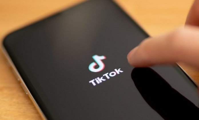 Comisión Europea prohíbe instalar TikTok a sus trabajadores