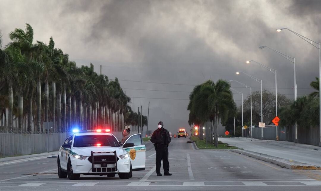 Residentes de Doral exigen cierre de planta de reciclaje tras incendio