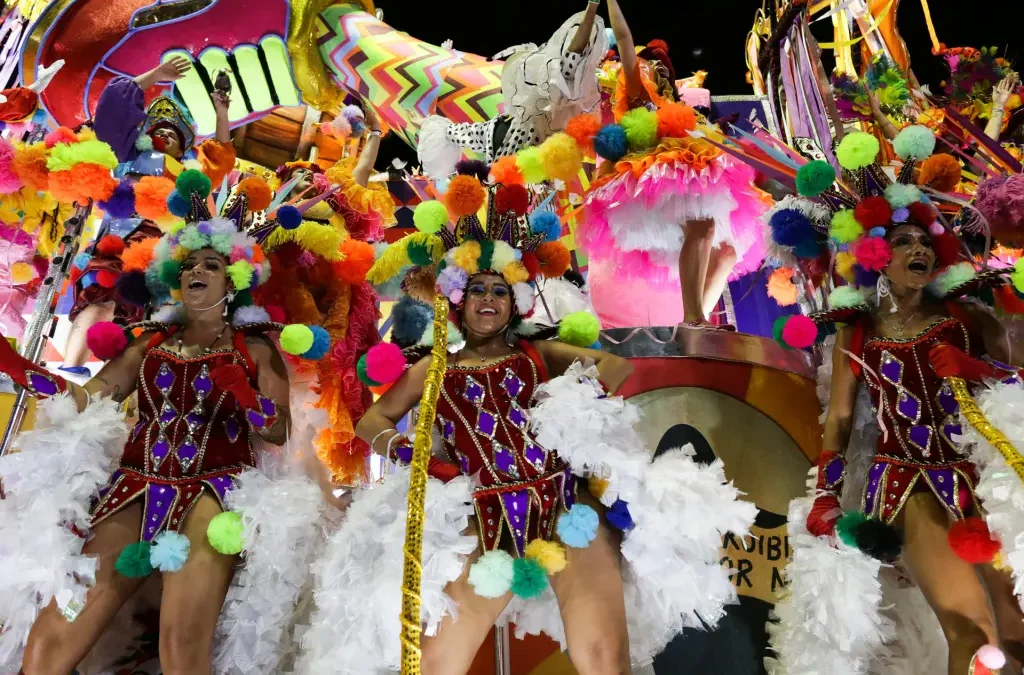 Primer carnaval tras pandemia pondrá a bailar a más de 40 millones de personas en Brasil