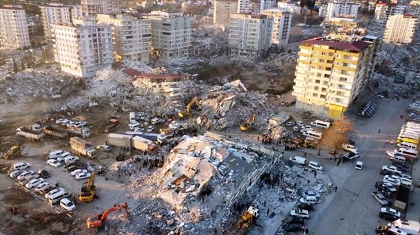 Sigue subiendo la cifra: ya son más de 17,000 muertos por terremotos en Turquía y Siria