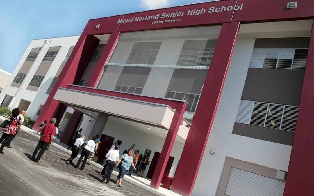 Tiroteo en escuela secundaria de Miami deja heridos