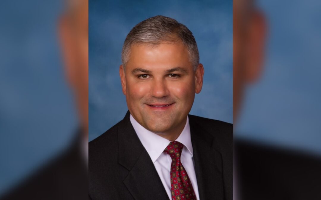 Alcalde de Clearwater renuncia por desacuerdos sobre presupuesto