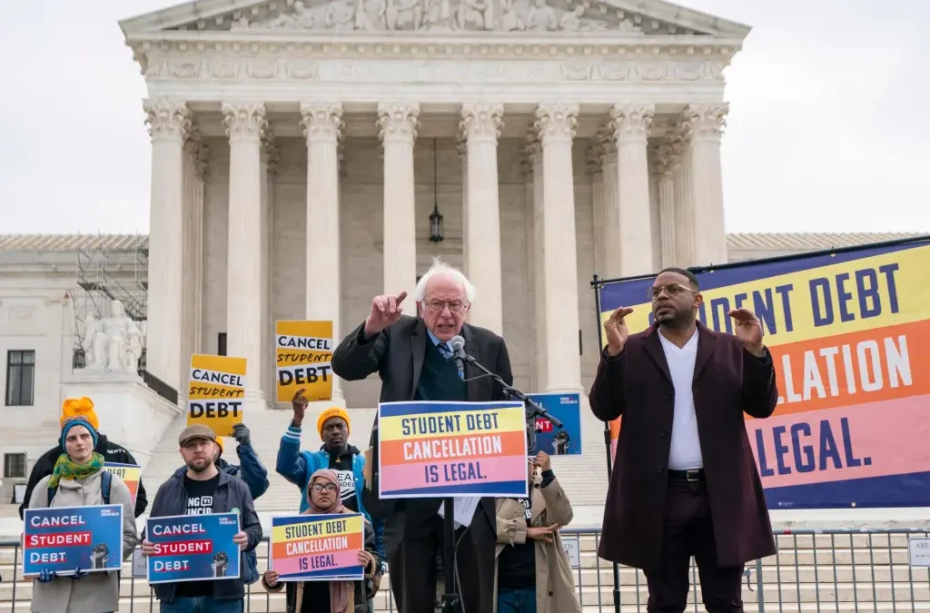 Estudiantes exigen al Supremo perdonar deuda estudiantil