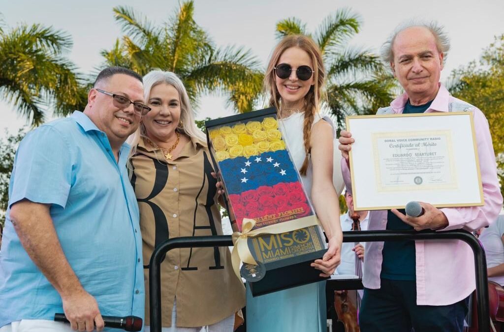 Juan Carlos Esquivel y Nancy Esquivel directores de DORAL VOICE rindieron homenaje al maestro Eduardo Marturet
