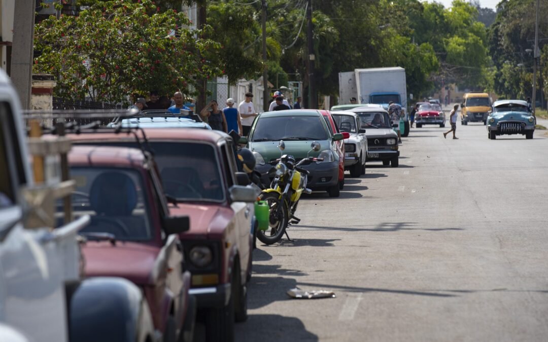 Cuba suspende desfile del Primero de Mayo por crisis de gasolina