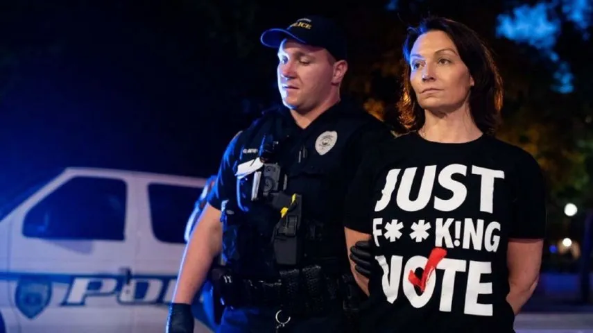 Detuvieron a presidenta de los demócratas durante protesta