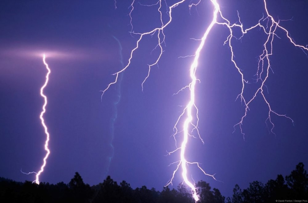 Hombre en estado crítico tras ser impactado por rayo en Florida