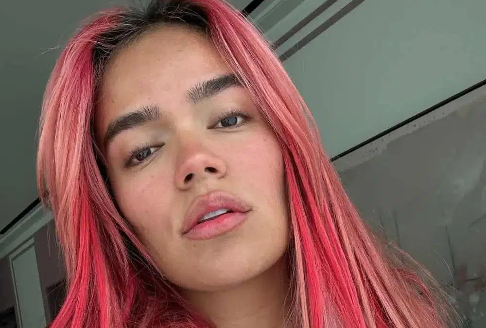 Karol G criticó la portada de revista mexicana dedicada a ella