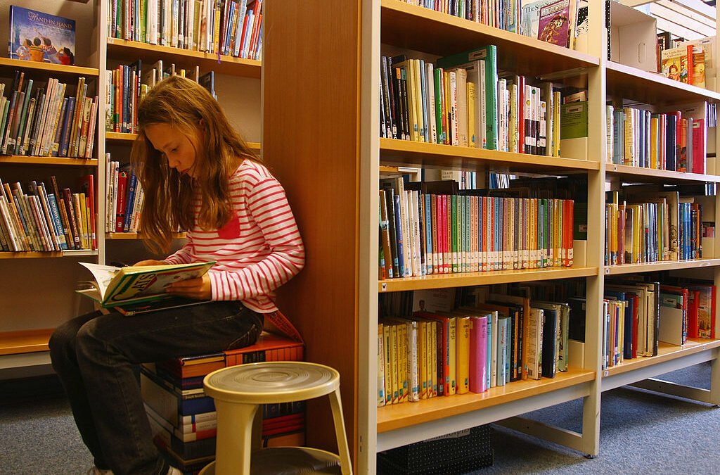 Retirarán libros con contenido sexual de las escuelas públicas de Broward